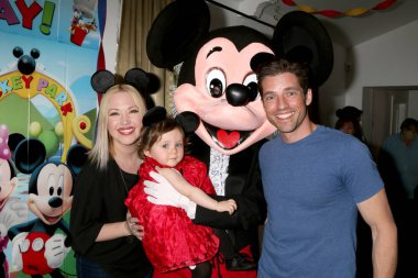  Adrienne Frantz Bailey, Amelie Bailey, Scott Bailey, Mickey Mouse karakter