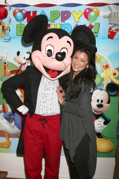  Miki Fare karakteri, Kelly Hu