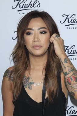 Sanatçı Claire Marshall olun 