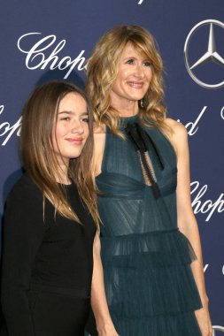  Jaya Harper, Laura Dern