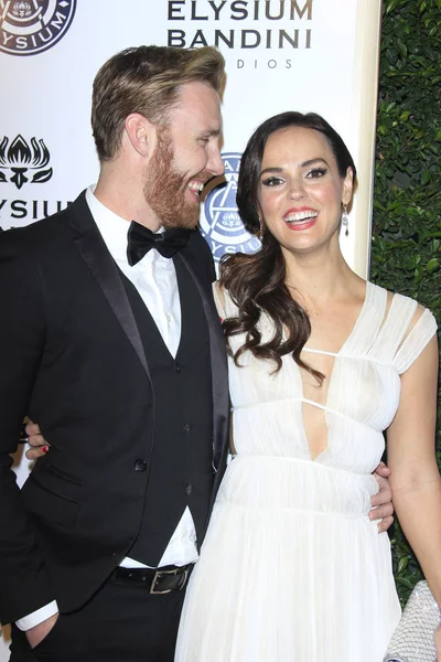 Paul Freeman, Erin Cahill 