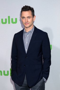  Aktör Hugh Dancy 