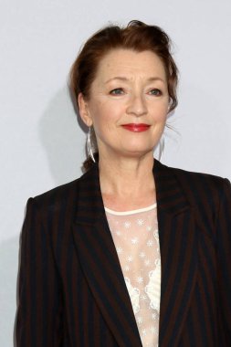 aktris Lesley Manville