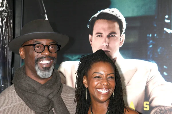  Isaiah Washington, konuk 