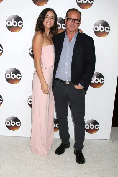 Chloe Bennet, Clark Gregg — Stock Photo, Image