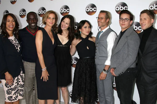 Los Angeles - gen 10: Channing Dungey, Michael Kenneth Williams, Mary-Louise Parker e Rachel Griffiths, avorio Aquino, Guy Pearce, Austin P Mckenzie, Dustin Lance Black — Foto Stock