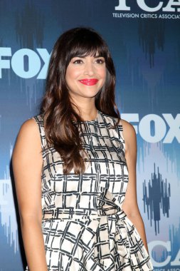 aktris Hannah Simone