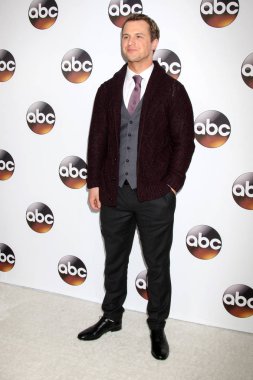 aktör Freddie Stroma 