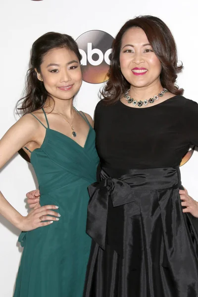 Krista Marie Yu, Suzy Nakamura — Stock Photo, Image