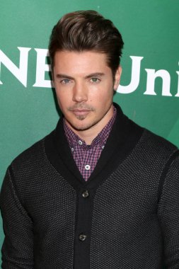 aktör Josh Henderson