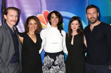 James Landry Hebert, Monique Gabriela Curnen, Jennifer Beals, Jennifer Marsala, Clive Standen 