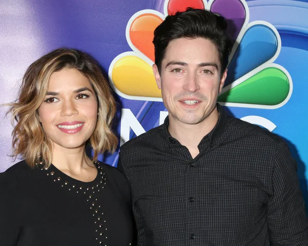 America Ferrera, Ben Feldman — Zdjęcie stockowe