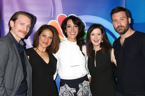 James Landry Hebert, Monique Gabriela Curnen, Jennifer Beals, Jennifer Marsala, Clive Standen — Foto de Stock