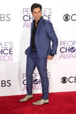 aktör John Stamos