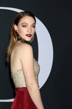 oyuncu Violett Beane