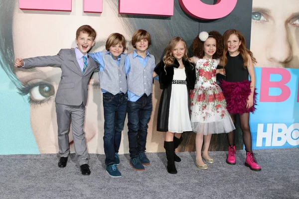 Iain Armitage, Cameron Crovetti, Nicholas Crovetti, Ivy George, Chloe Coleman, campo de Darby — Foto de Stock