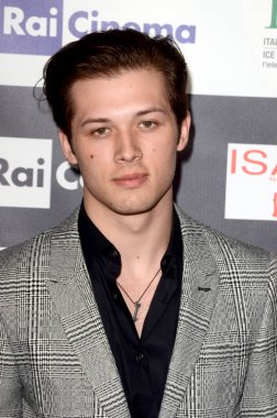 aktör Leo Howard 