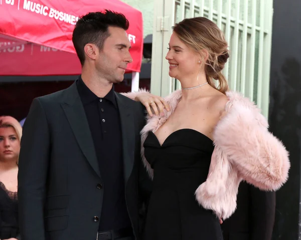 Adam Levine, Behati Prinsloo —  Fotos de Stock