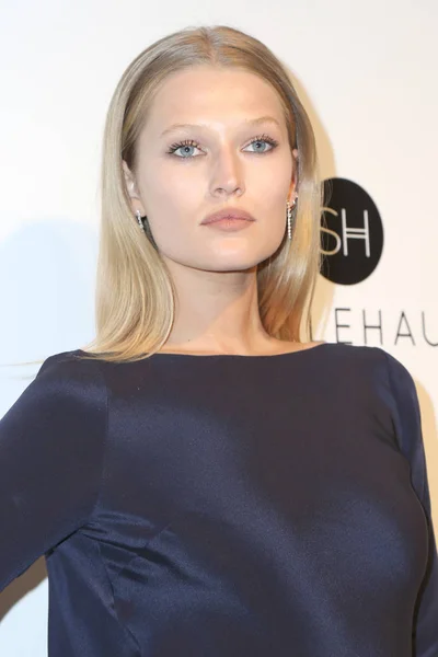 Model Toni Garrn — Stock Photo, Image