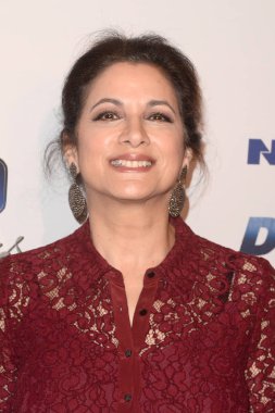 aktris Saundra Santiago