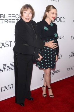 Shirley Maclaine, Amanda Seyfried