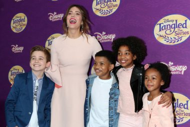 Parker Bates, Mandy Moore, Lonnie Chucky, Melih Herman, Eris Baker 