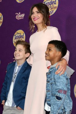 Parker Bates, Mandy Moore, Lonnie Chucky 