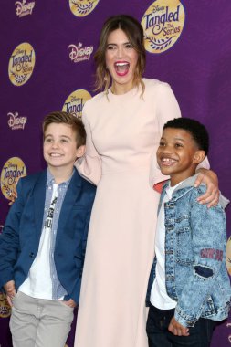 Parker Bates, Mandy Moore, Lonnie Chucky 