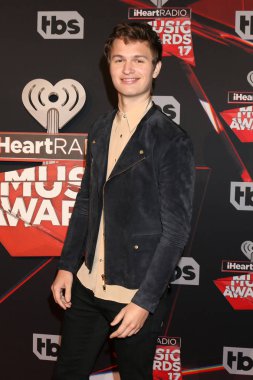 sinema oyuncusu Ansel Elgort