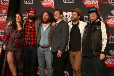  Strumbellas Isabel Ritchie, Simon Ward, Darryl James, Jon Hembrey, Dave Ritter, Jeremy Drury 