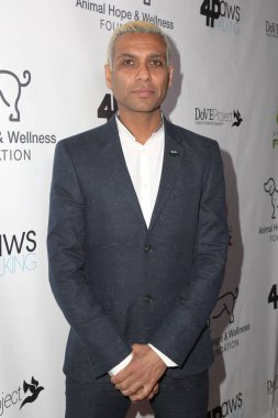 Aktör Tony Kanal