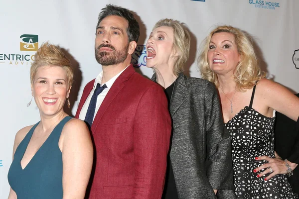 Kate Mines, Paul Witten, Jane Lynch, Suzanne Friedline — Stockfoto