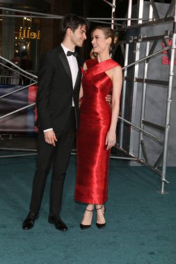  Alex Greenwald, Brie Larson