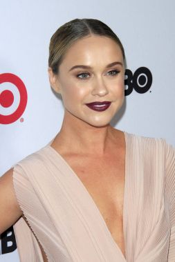 aktris Becca Tobin 