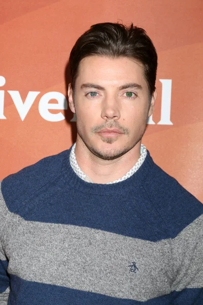 aktör Josh Henderson