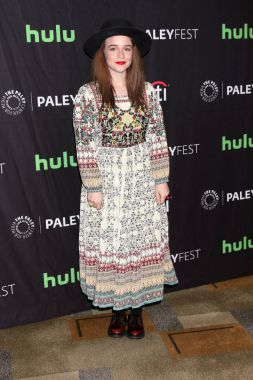 aktris Renee Felice Smith