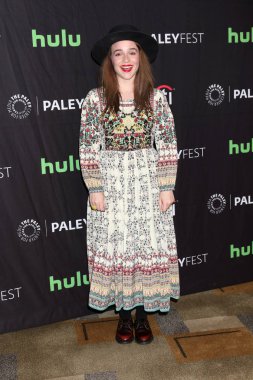 aktris Renee Felice Smith