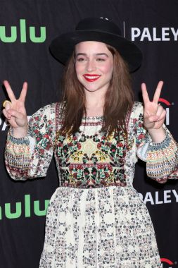 aktris Renee Felice Smith