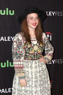 aktris Renee Felice Smith