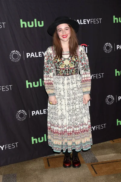 aktris Renee Felice Smith