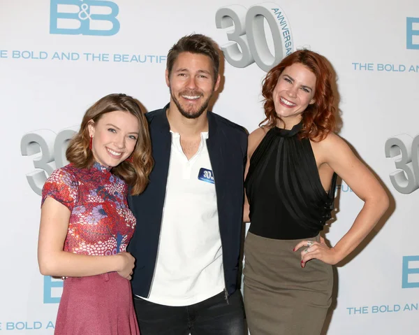 Courtney Grosbeck, Scott Clifton, Courtney Hope — Photo