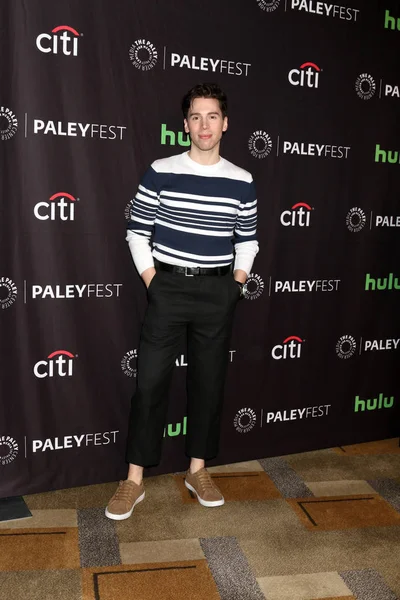 aktör Jordan Gavaris