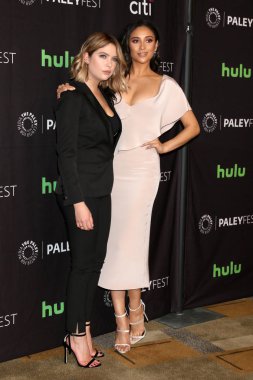 Ashley Benson, Shay Mitchell 