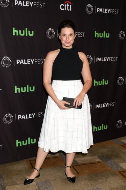 aktris Katie Lowes