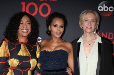 Shonda Rhimes, Kerry Washington ve Betsy bira