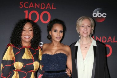Shonda Rhimes, Kerry Washington ve Betsy bira