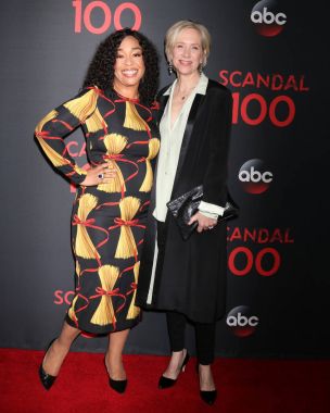 Shonda rhimes ve betsy bira