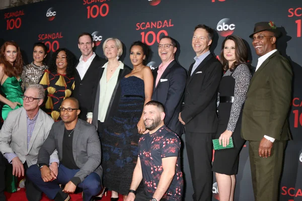 Ators en Scandal 100th Show Party — Foto de Stock