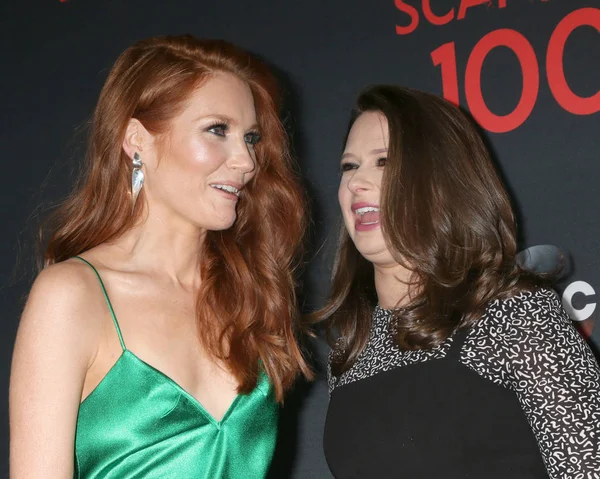Darby Stanchfield and Katie Lowes — Stock Photo, Image