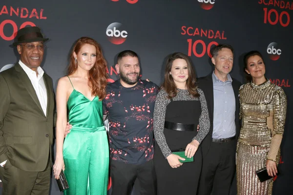 Ators en Scandal 100th Show Party — Foto de Stock